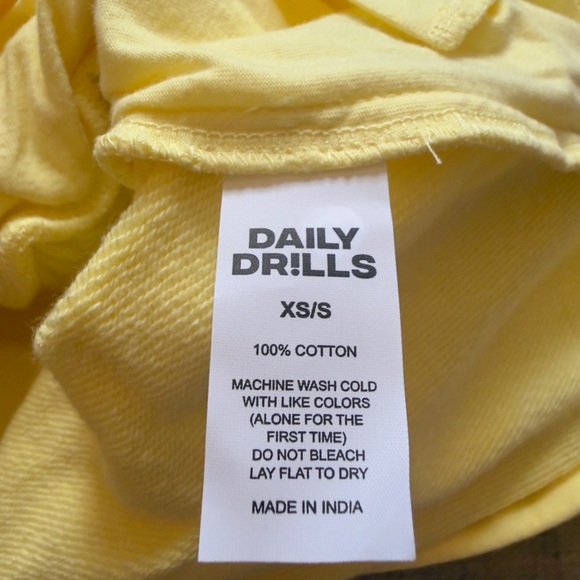 Daily drills lemonade crewneck and shorts set! Size XS/S - Picture 7 of 12